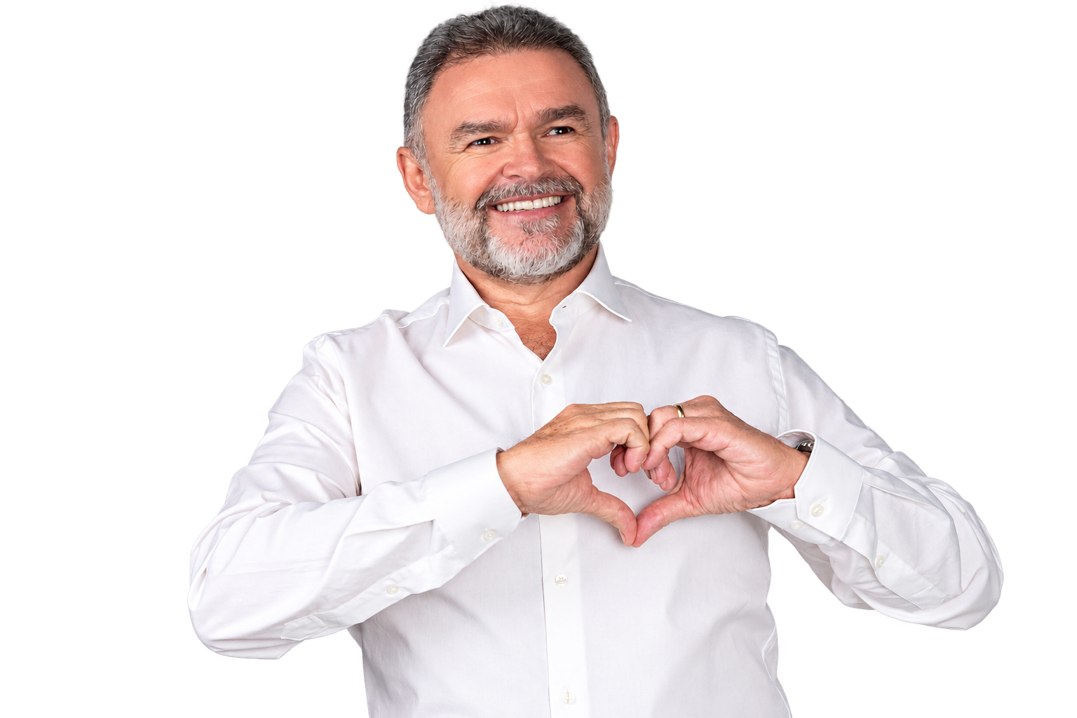 Hilton Aguiar sorrindo e formando um coração com as mãos
